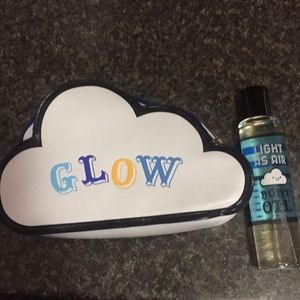 Bath Body Works Cloud Shaped Pouch With Body Oil Nwt
